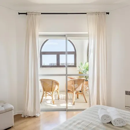 Joivy Bright Bohemian Flat In Cascais