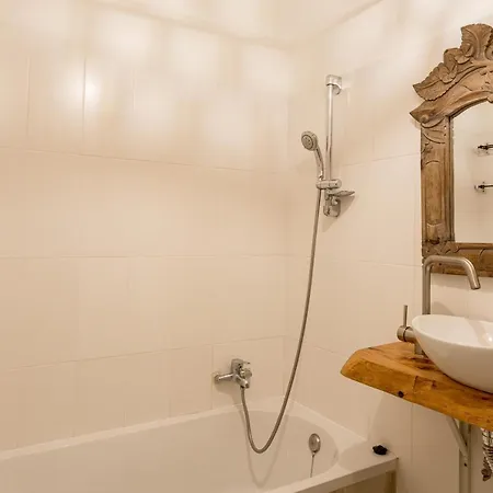 Joivy Bright Bohemian Flat In Cascais